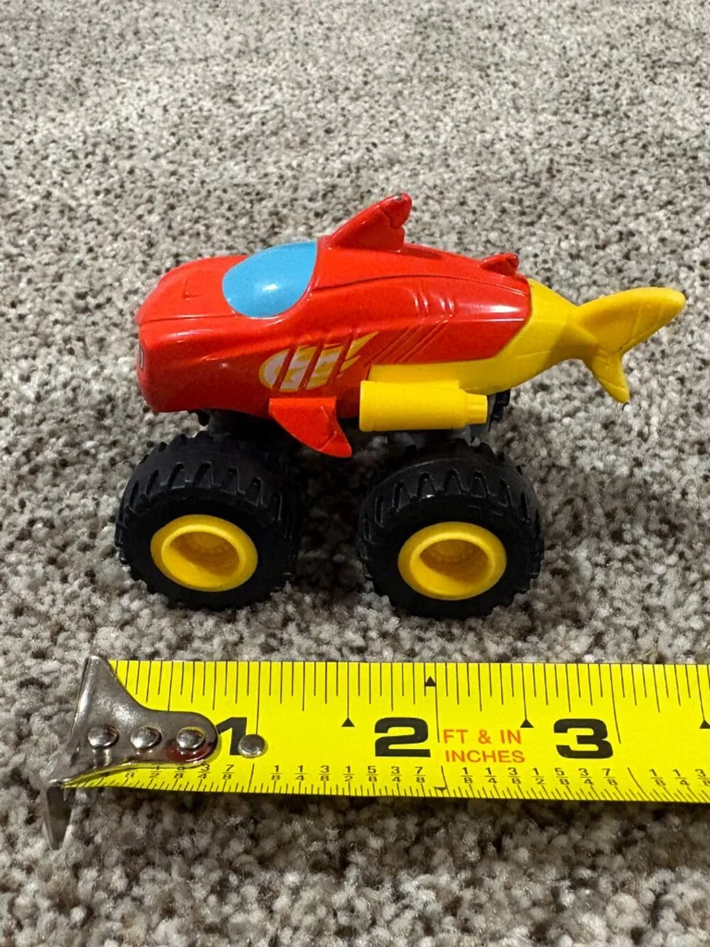 Blaze Monster Machines Shark Blaze DYN33 Wild Wheels Diecast